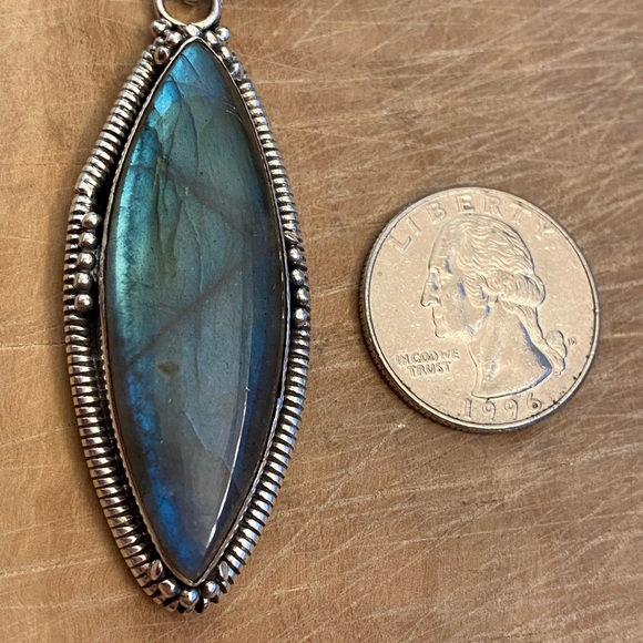 Intricate Labradorite Pendant 925 Silver Necklace - Picture 4 of 16